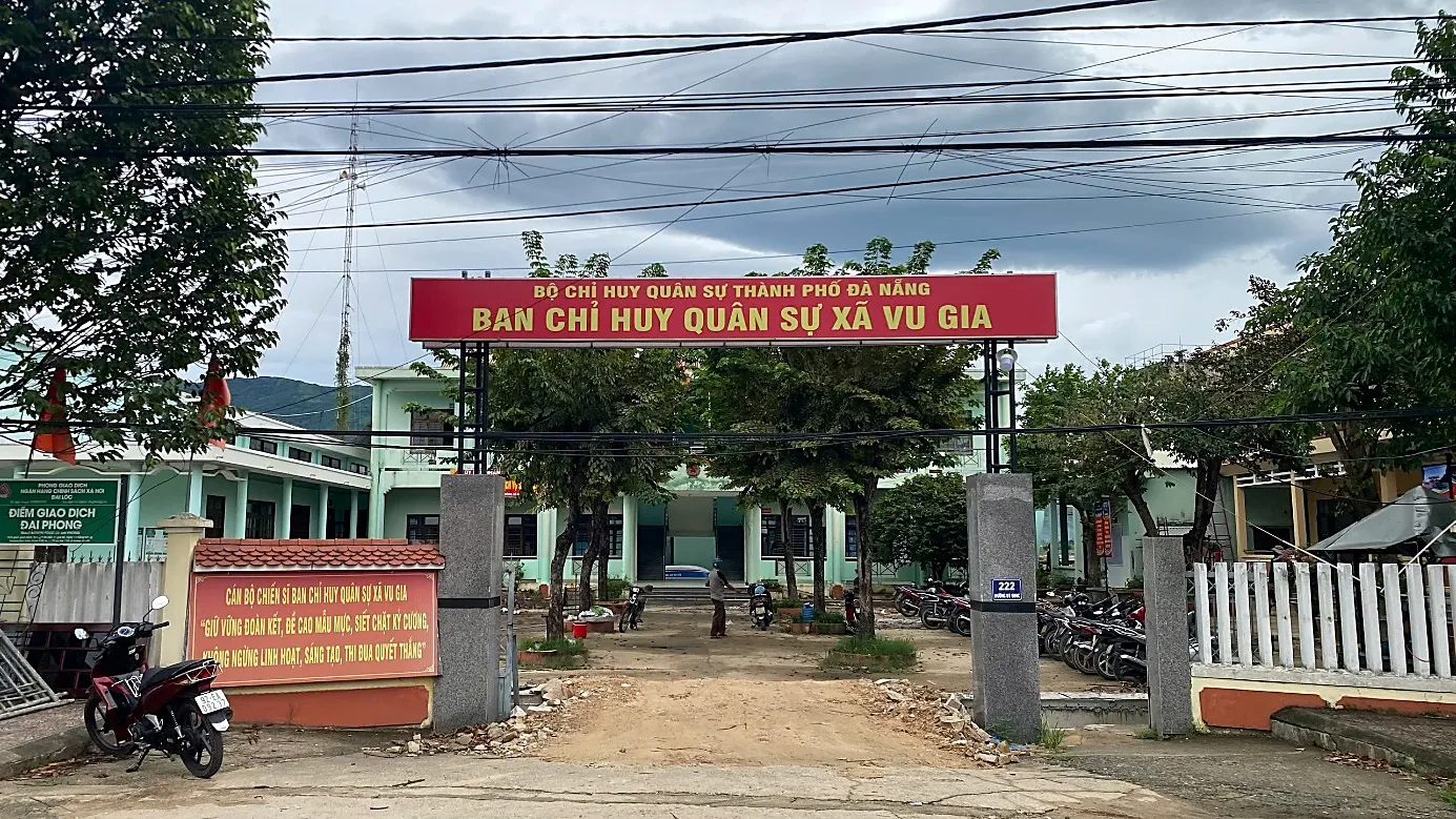 Đoàn khảo sát HCTECH kiểm tra kho lưu trữ tại UBND xã Vu Gia