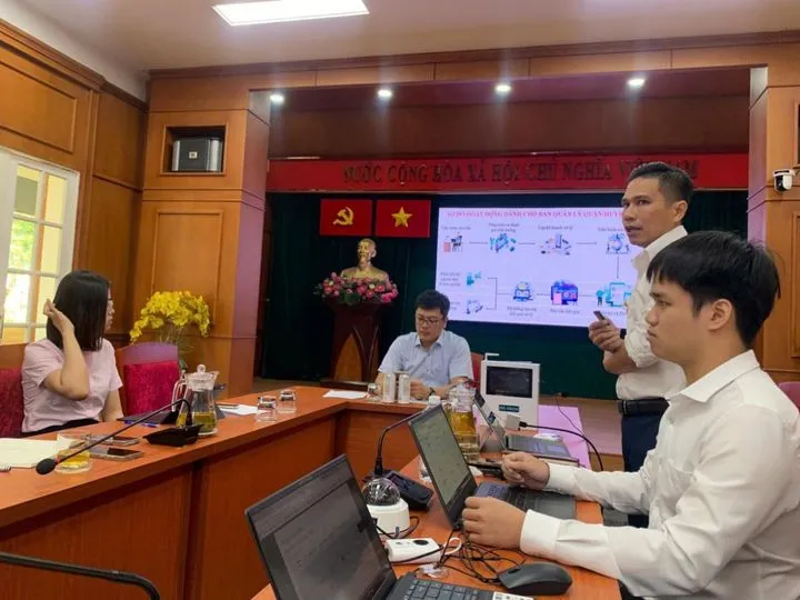 Đại diện HCTECH trình bày giải pháp